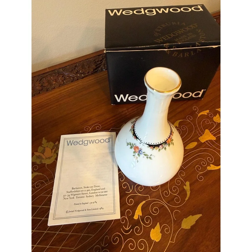 Vintage Wedgwood Osborne Bud Vase with‎ Box